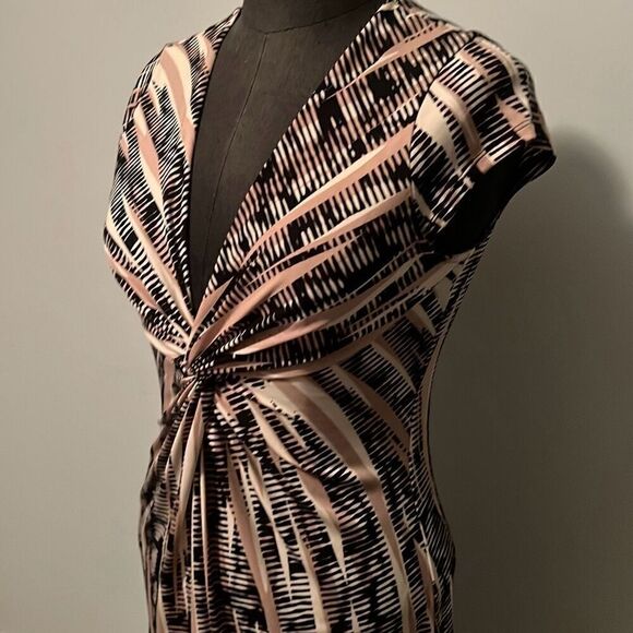 BCBGMaxAzaria Women's Tan & Black Twist Front Fitted Laila Jersey Sheath Dress - Picture 3 of 10